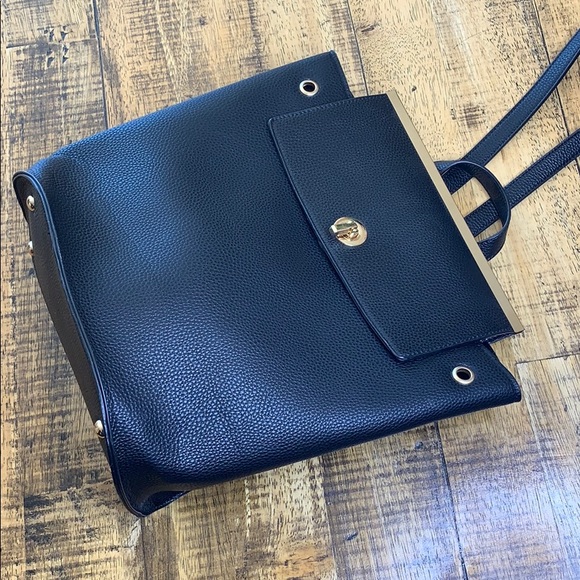 Black and gold adjustable backpack - Picture 3 of 6